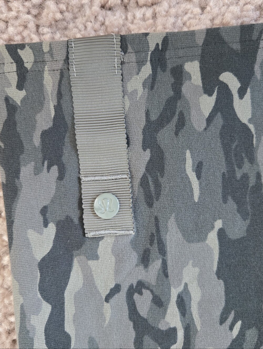 Lululemon Vinyasa Scarf Evergreen Camo Green Multi Print Wrap Shawl 58"×27" - Picture 7 of 11